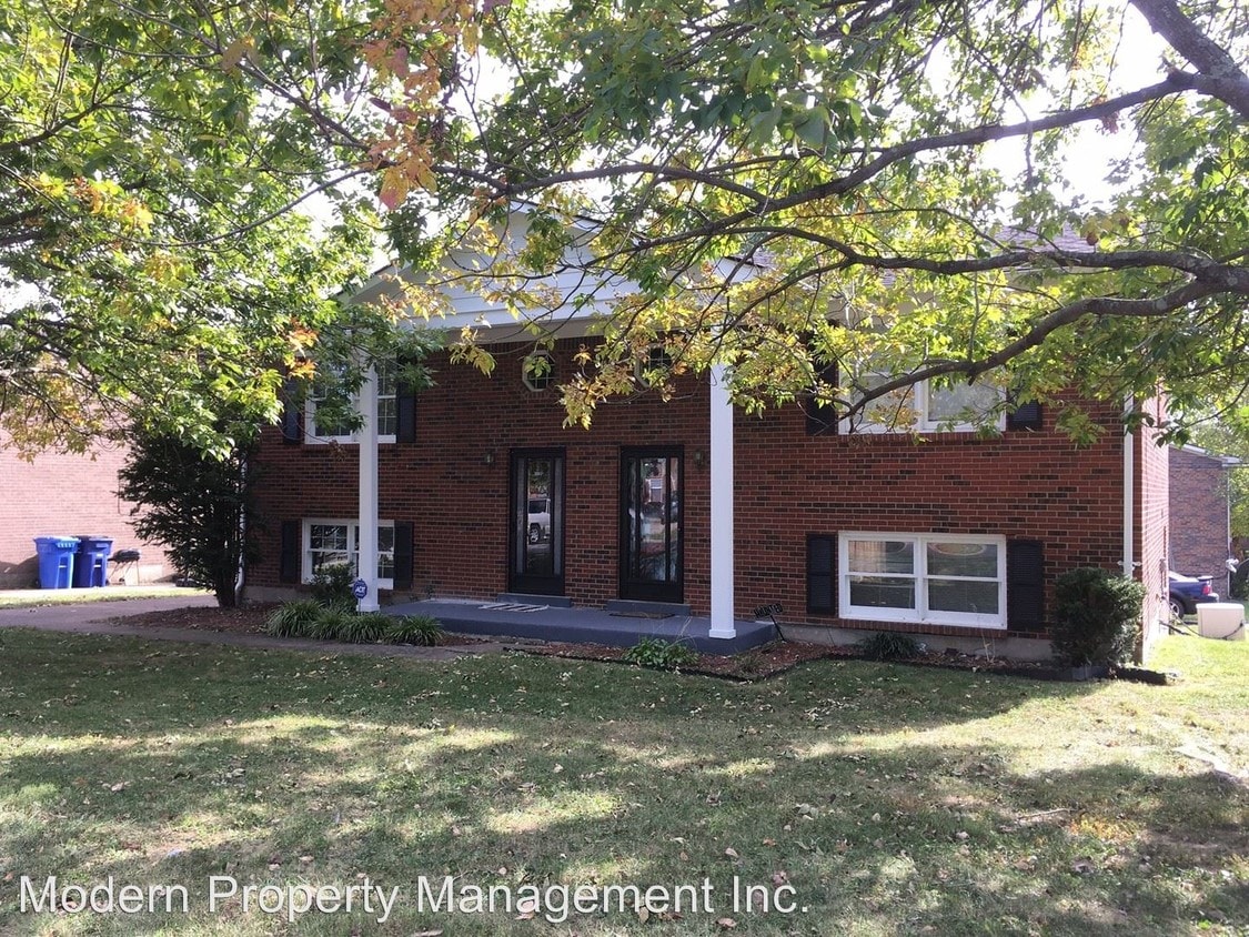 Primary Photo - 402 Whispering Hills Dr