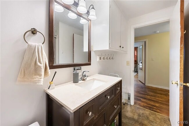 Building Photo - Ackerman Ave