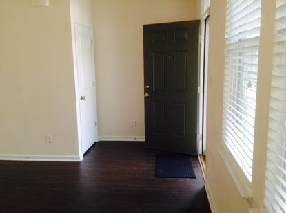 Building Photo - 711 Twine Ave