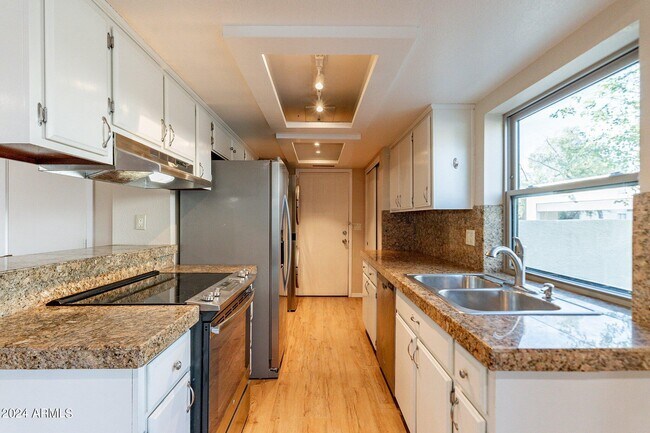 Building Photo - 8825 S 48th St