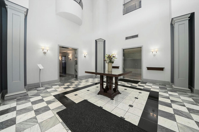 Lobby - 70 W Huron St