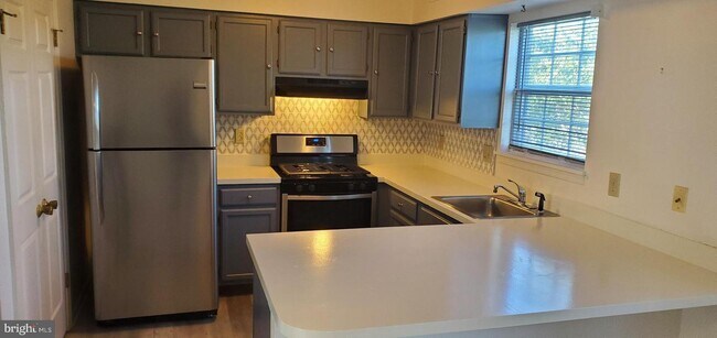 Building Photo - 6198 Spring Knoll Dr
