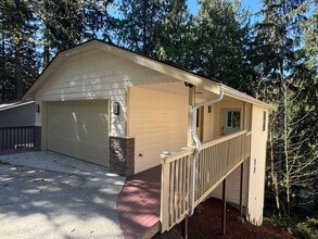 Building Photo - 10 Sandalwood Circle
