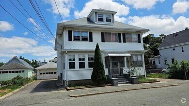 Building Photo - 13 Beacon St