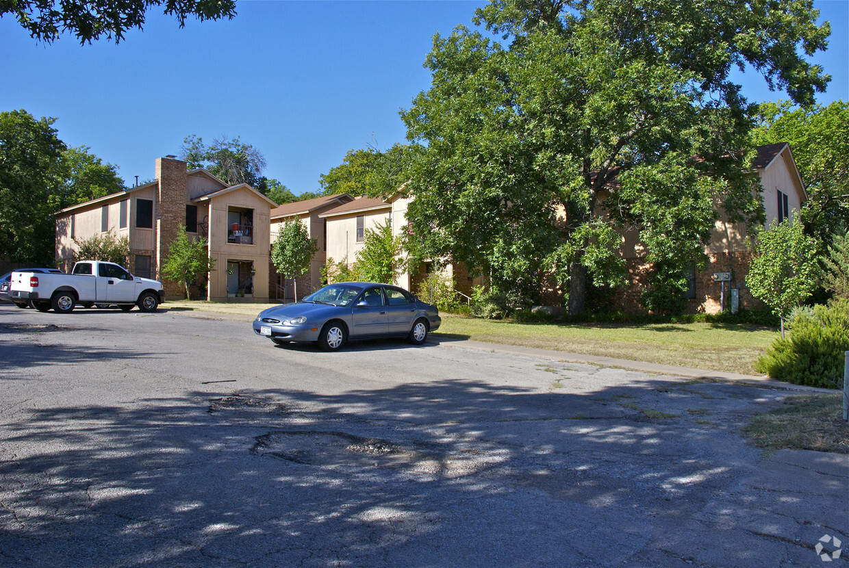 Primary Photo - English Oak Apartments