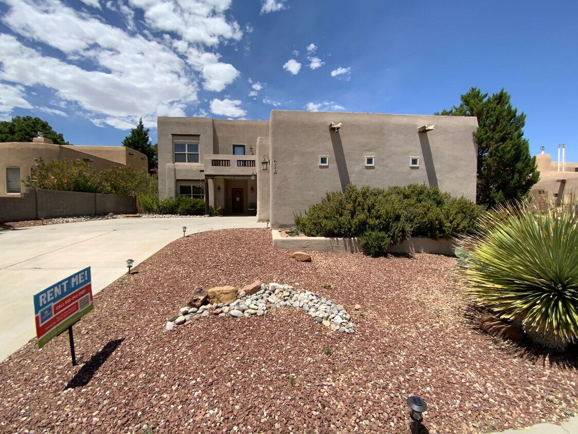 Primary Photo - 5 Bedroom Luxury Home Available Near Unser...