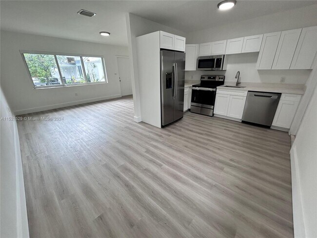Foto del edificio - 1230 NW 8th Ct