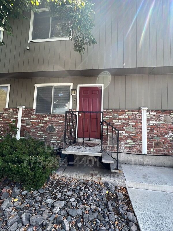 Building Photo - 1402 E 9th St