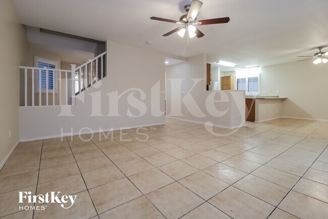 Foto del edificio - 23768 W Desert Bloom St