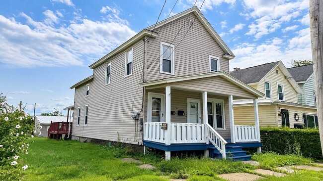 Building Photo - 709 S James St
