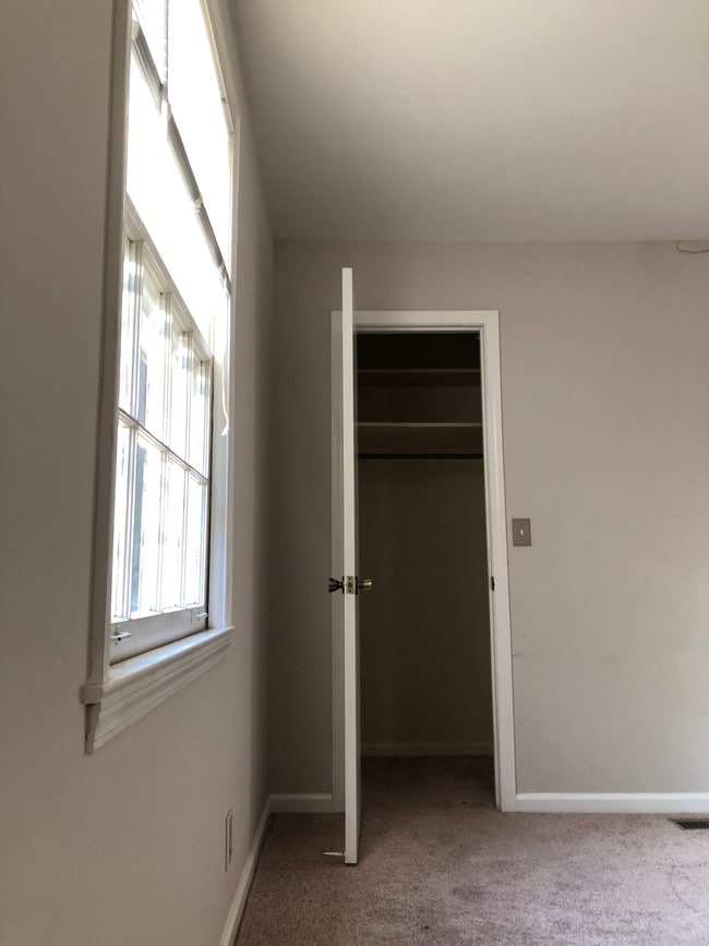 Foto del edificio - 2833 Hillside Dr