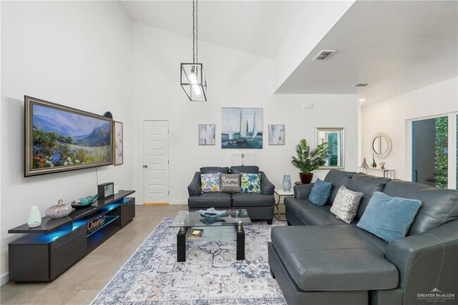 Foto del edificio - 2625 Warbler Ave