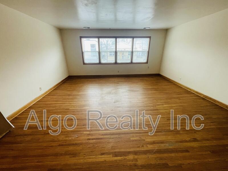 Foto principal - 2419 Plymouth Ave N