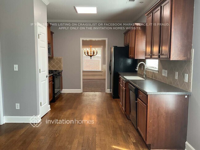 Building Photo - 1085 Chippewa Oak Dr NE