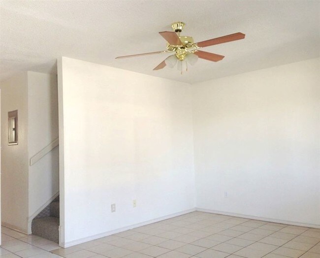 Building Photo - 2110 W Elisa Ln