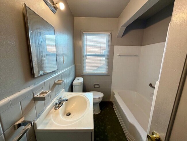 Foto del edificio - 3 Bedroom 1 1/2 Welcome Section 8