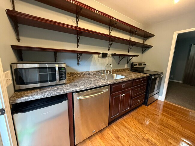 Foto del edificio - 322 Whooping Creek Rd