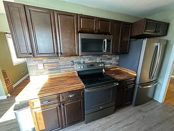 Foto del edificio - 105 Meadowview Dr