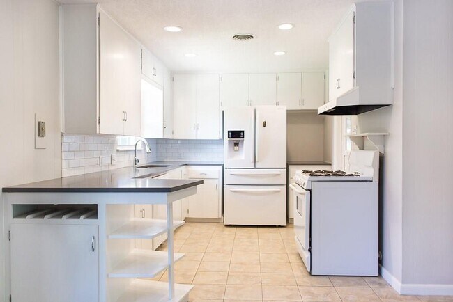 Building Photo - 5111 Ravensdale Ln