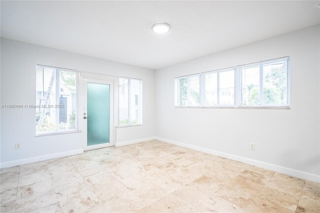 Building Photo - 2180 Bay Dr