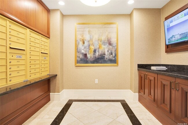 Building Photo - 3000 Royal Ct