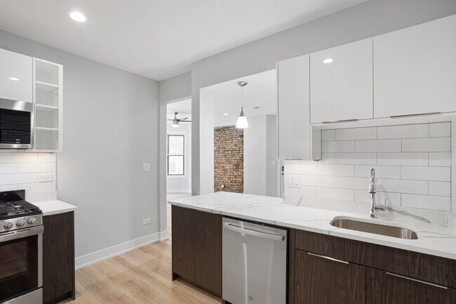 Foto del edificio - 7512 N Eastlake Terrace