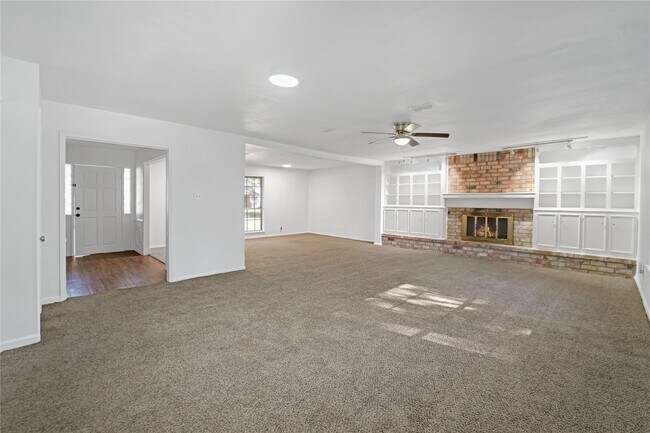 Building Photo - 1111 Manatee Ln