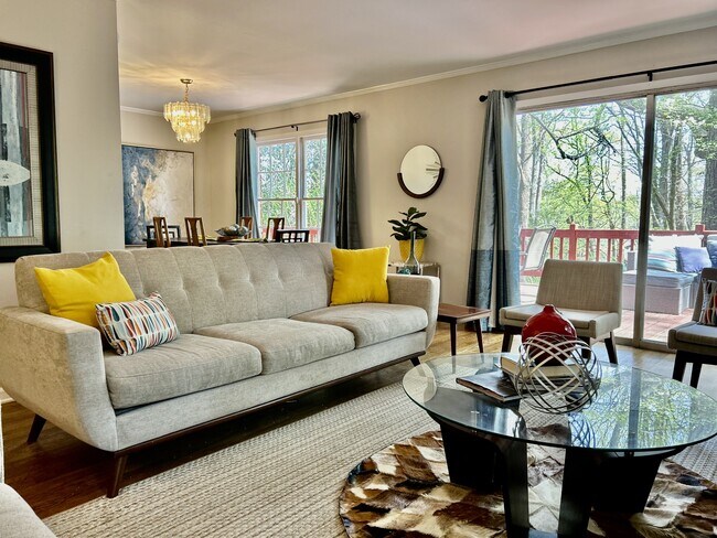 Foto del edificio - 2493 Shallowford Rd
