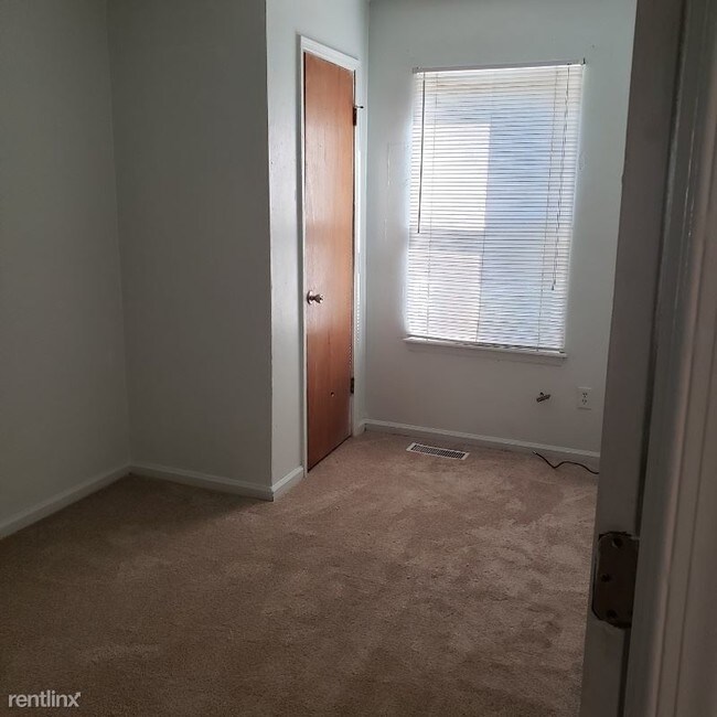 Building Photo - 3 br, 1.5 bath Apartment - 801 B Ave