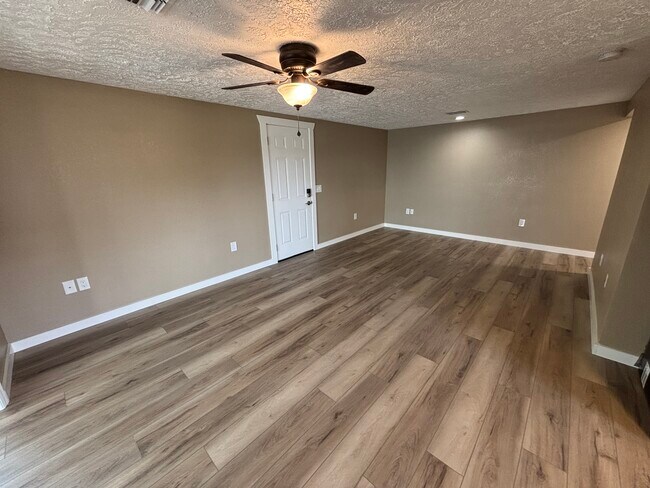 Foto del edificio - 1225 W Pierce St