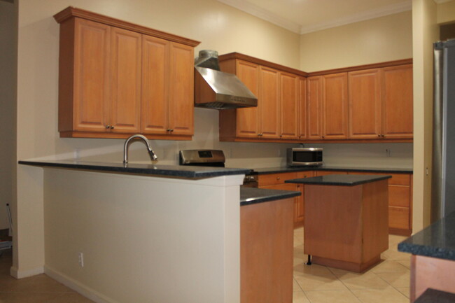 Building Photo - 211 NW Pleasant Grove Way
