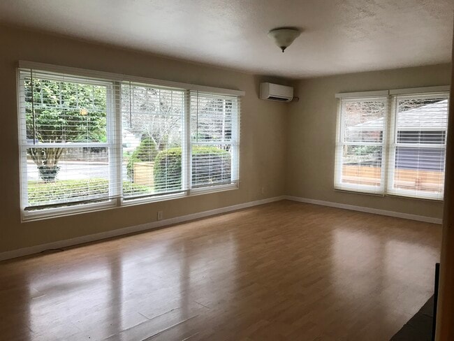 Lg. front room w/ minisplit & double hung windows - 1259 N 14th St