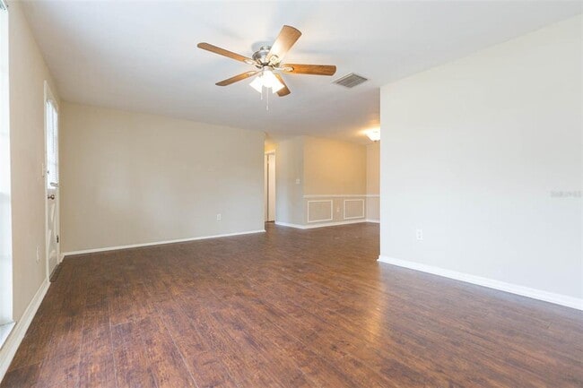 Foto del edificio - 4204 Newbury Dr