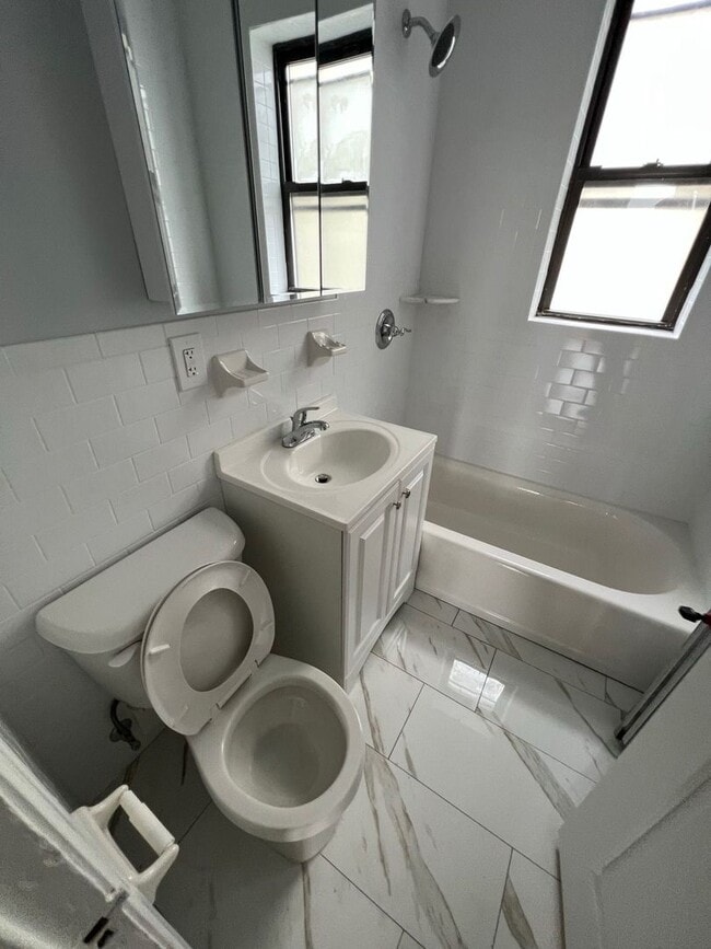 Foto del interior - Hill Manor - Renovated Apartments Near Tra...
