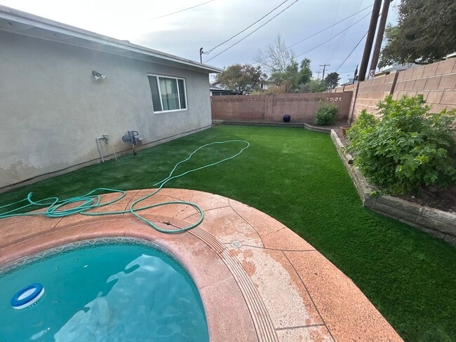 Foto del edificio - 3820 Grandview: Spacious 4-bedroom, 2-bath home with large bedrooms and no carpet