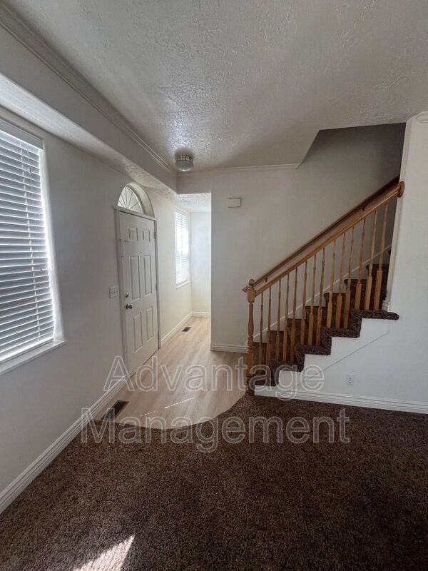 Building Photo - 1947 S Columbia Ln