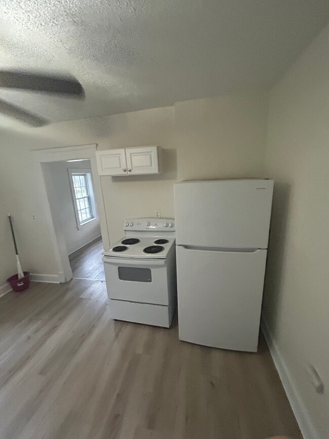 Foto del edificio - 2349 Elyria Ave