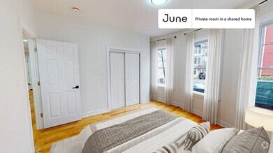 Building Photo - Private bedroom in 4 bed/2 bath Home