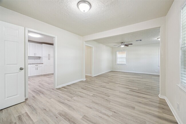 Foto del edificio - 2511 Evergreen Dr