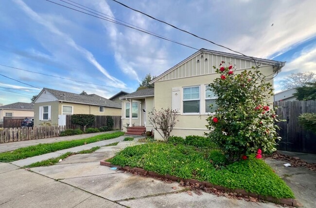 Building Photo - 127 22nd Ave