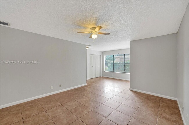 Building Photo - 2846 S University Dr