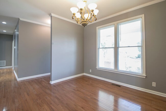 Building Photo - 702 Mt Vernon Dr