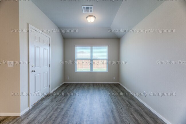 Foto del edificio - For Lease | Tulsa Address - BA Schools | 4...