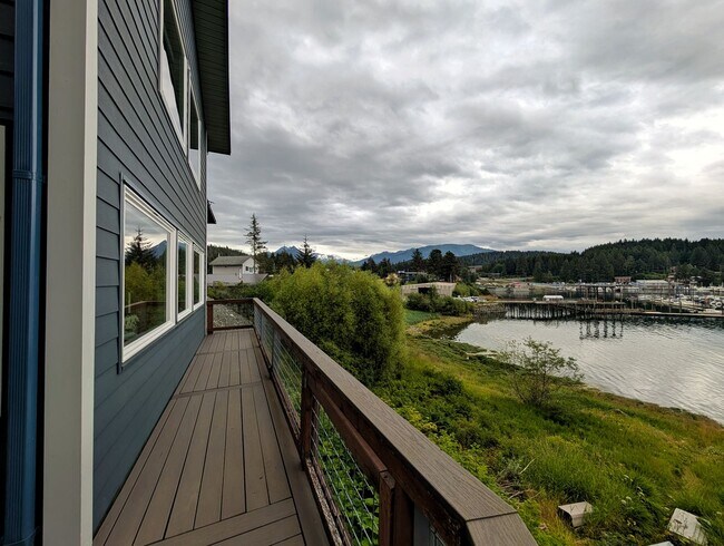 Foto del edificio - Unfurnished Auke Bay Home, 3BD+Den, 2BA, H...