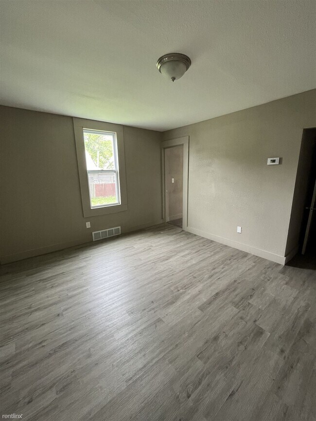 Foto del edificio - 2 br, 1 bath Duplex - 56 W Glenwood St Low...