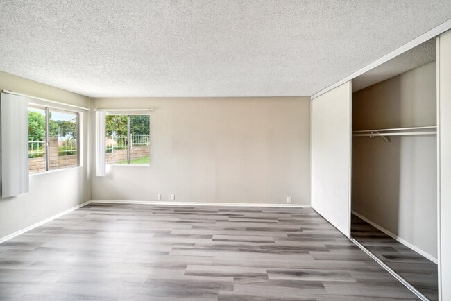 Building Photo - Crown Point Apartments