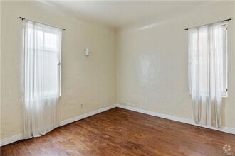 Building Photo - 1506 Bayview Dr