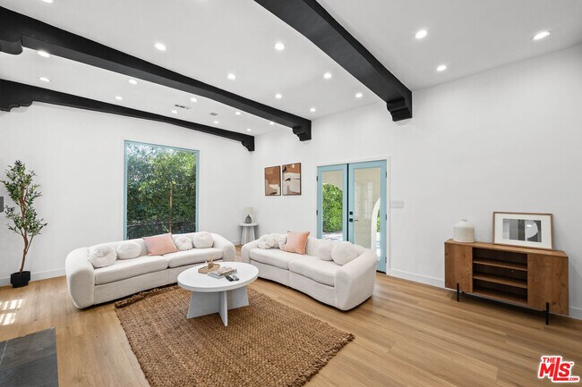 Foto del edificio - 1104 S Crest Dr