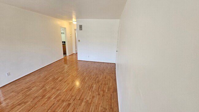 Building Photo - 1130 N Fuller Ave