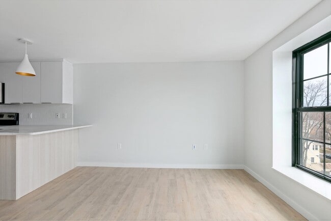 Building Photo - 11 Soden St